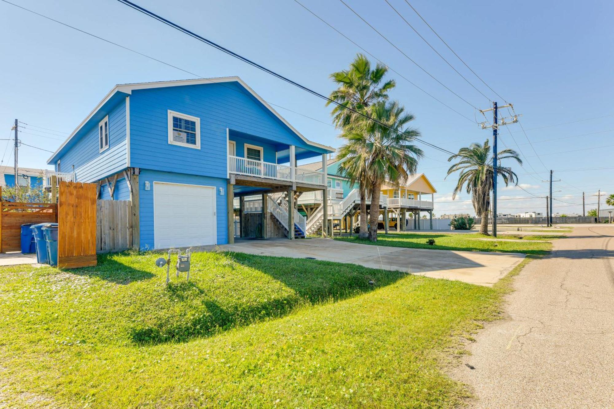 Trendy Port Aransas Home With Private Pool And Deck! Bagian luar foto