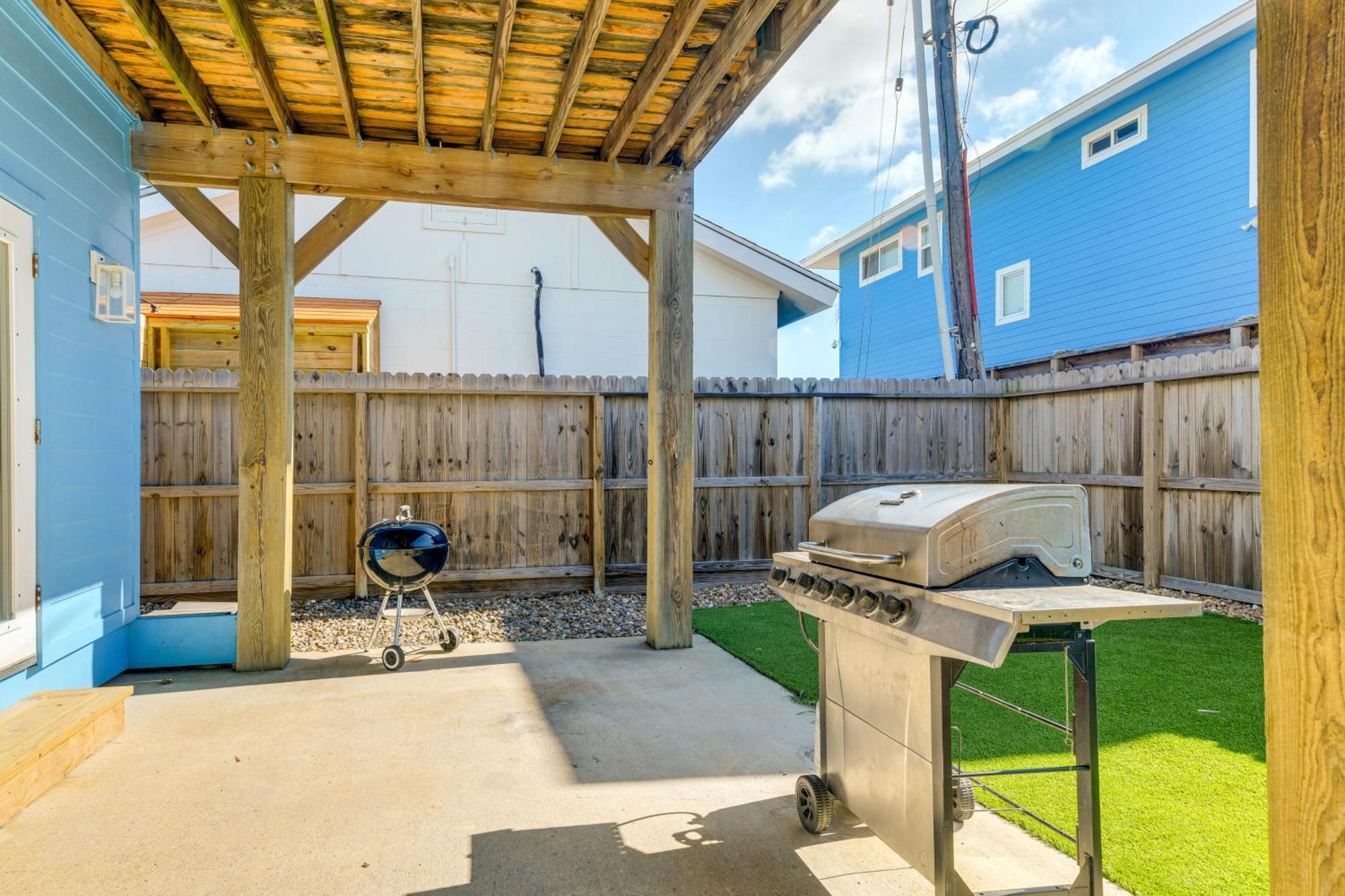 Trendy Port Aransas Home With Private Pool And Deck! Bagian luar foto