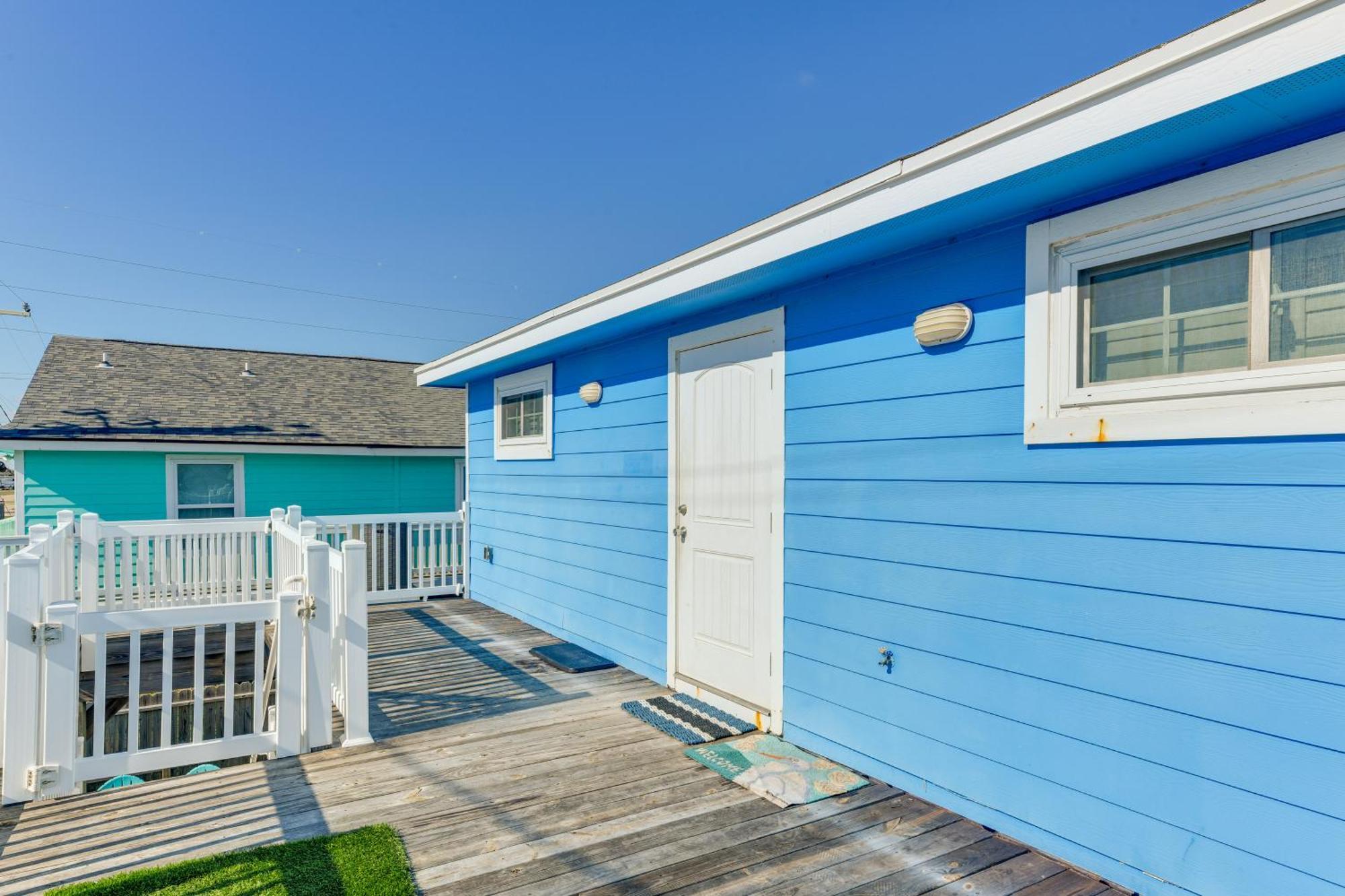 Trendy Port Aransas Home With Private Pool And Deck! Bagian luar foto