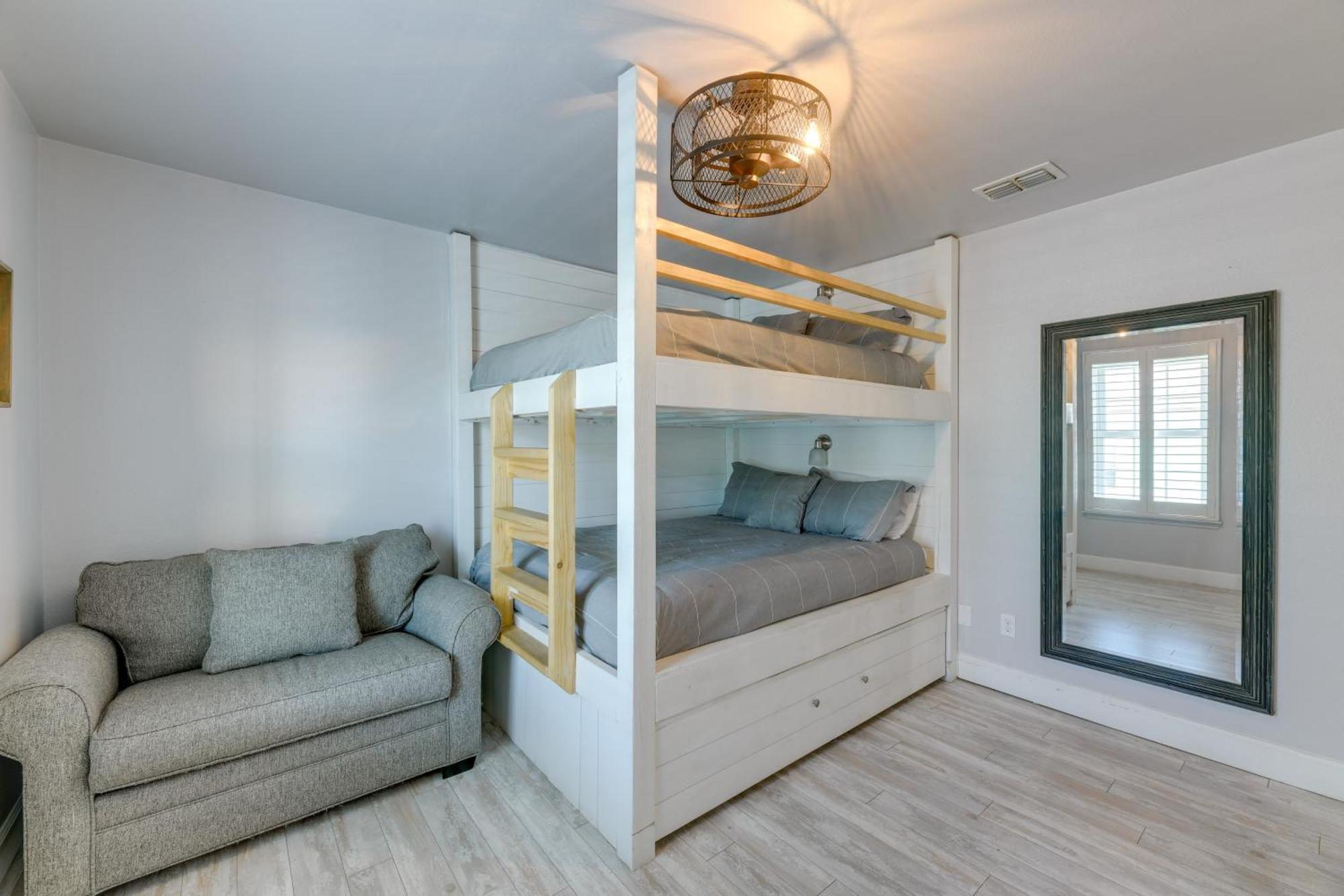 Trendy Port Aransas Home With Private Pool And Deck! Bagian luar foto
