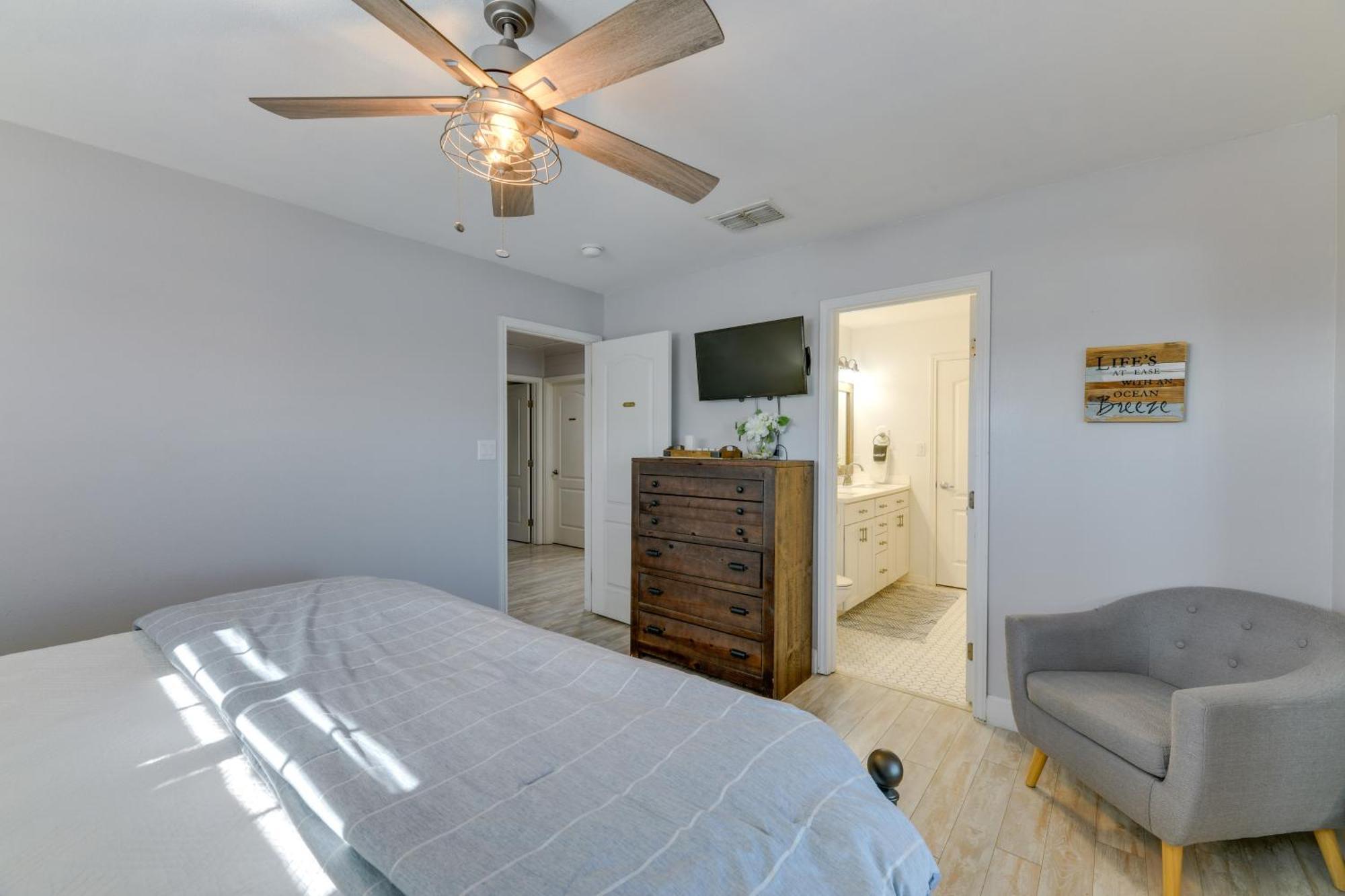 Trendy Port Aransas Home With Private Pool And Deck! Bagian luar foto