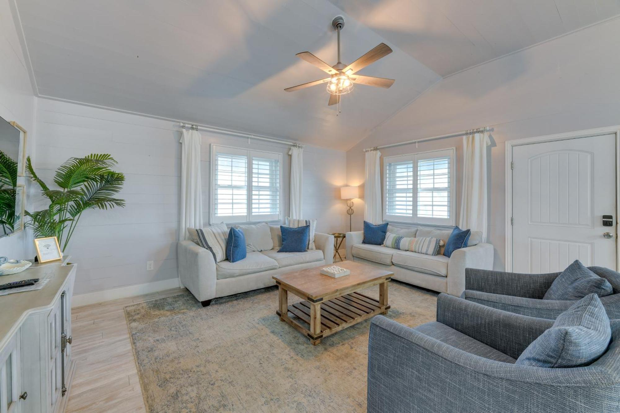 Trendy Port Aransas Home With Private Pool And Deck! Bagian luar foto