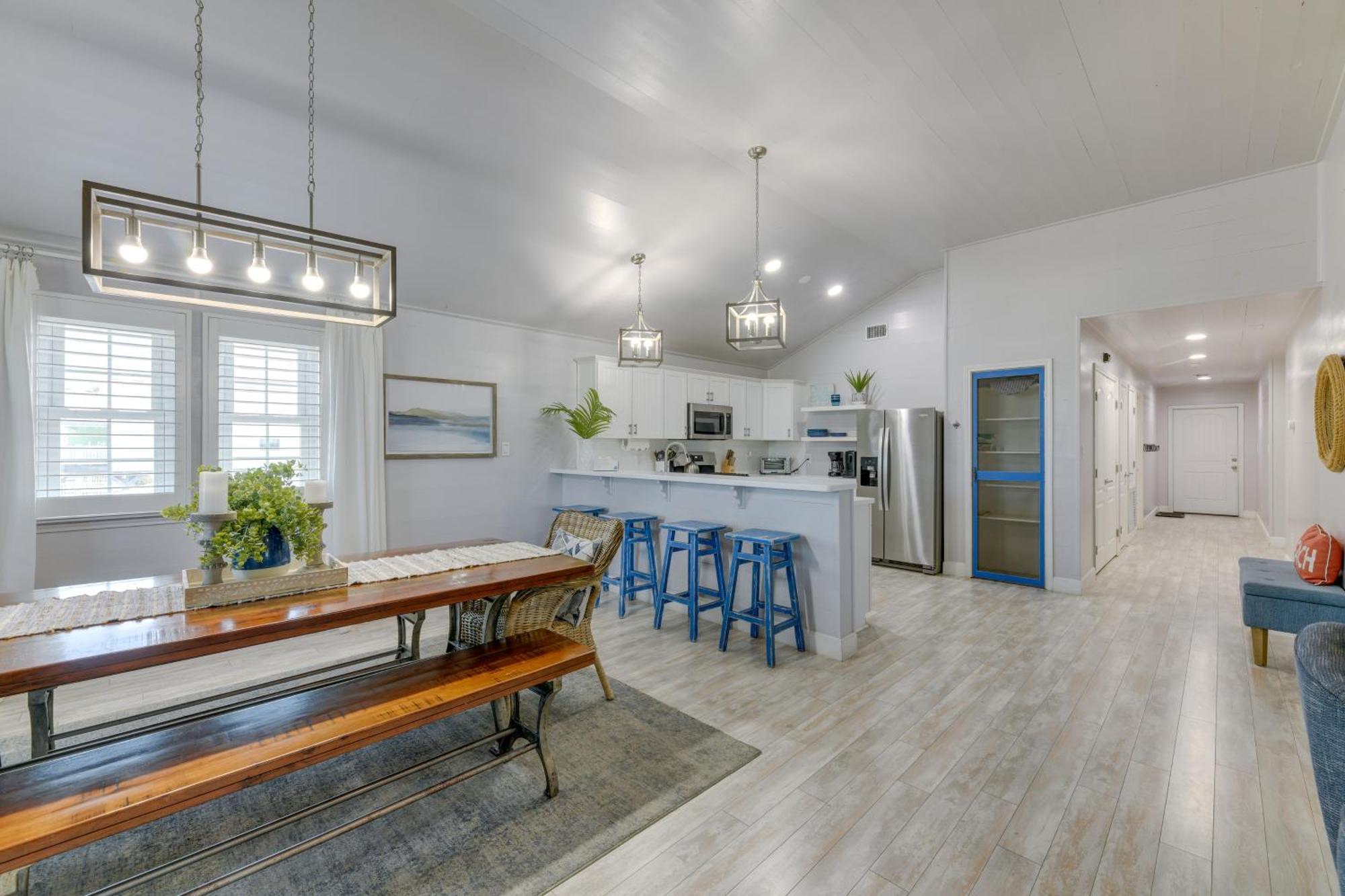 Trendy Port Aransas Home With Private Pool And Deck! Bagian luar foto