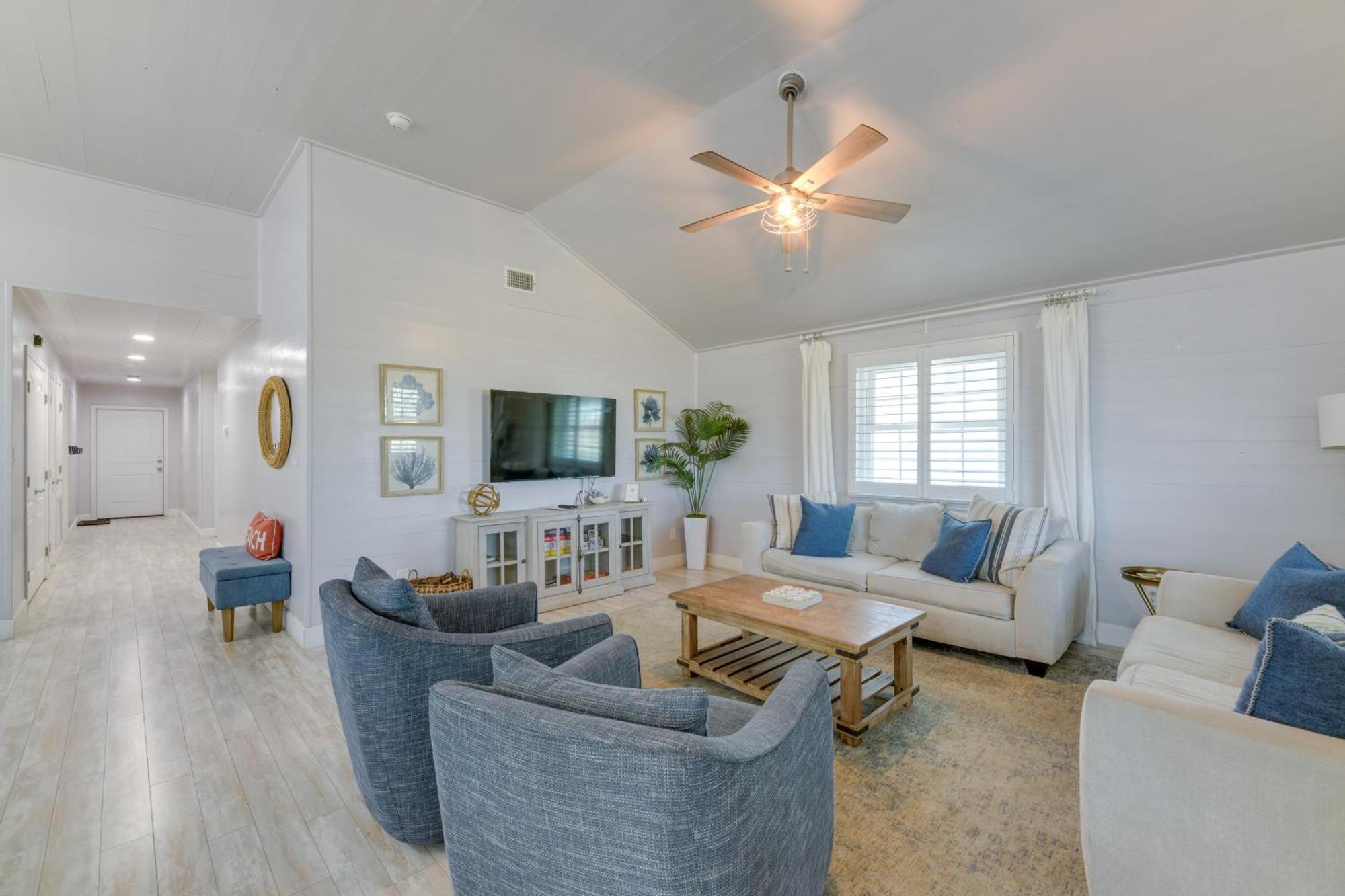 Trendy Port Aransas Home With Private Pool And Deck! Bagian luar foto