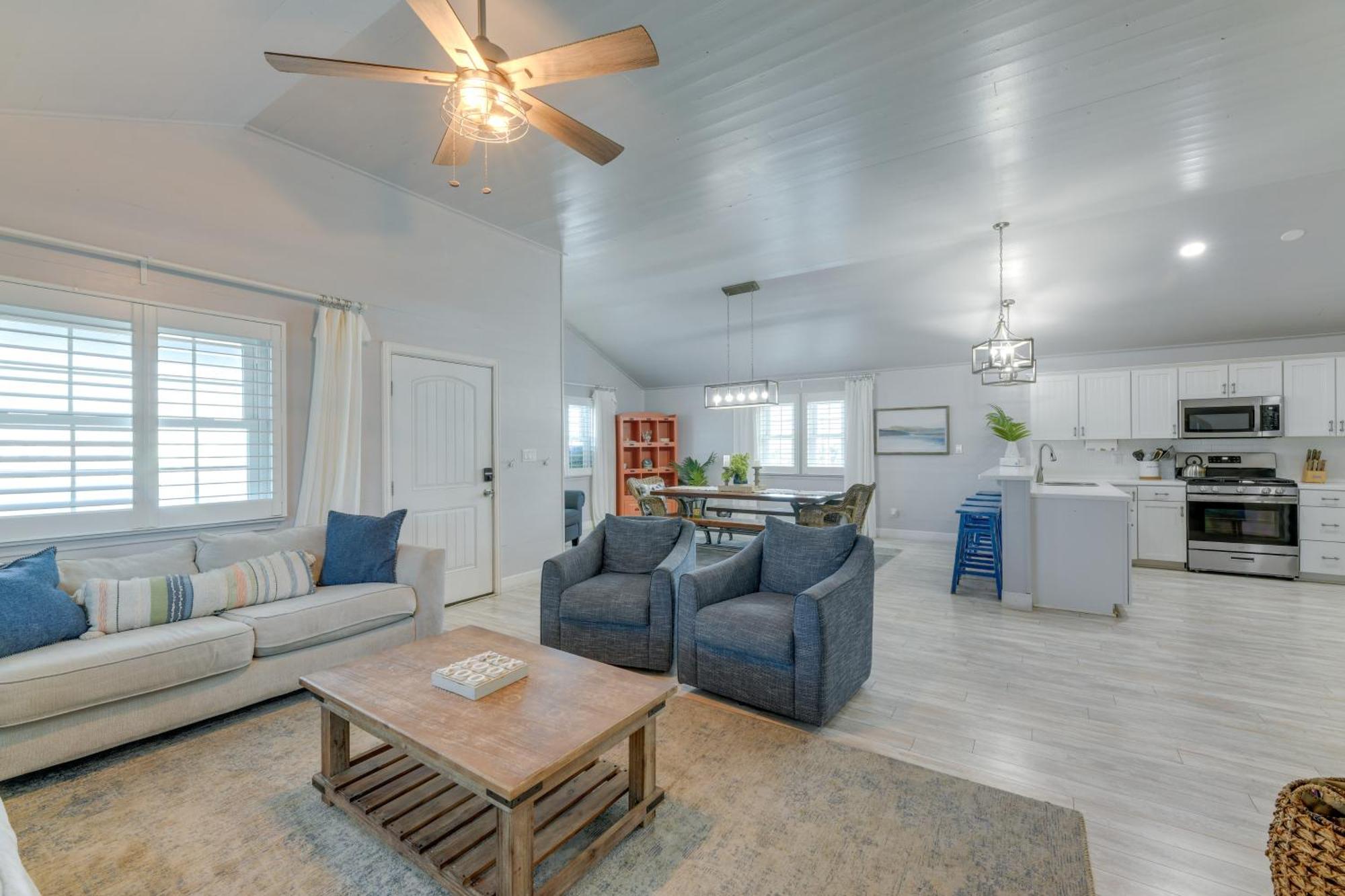 Trendy Port Aransas Home With Private Pool And Deck! Bagian luar foto